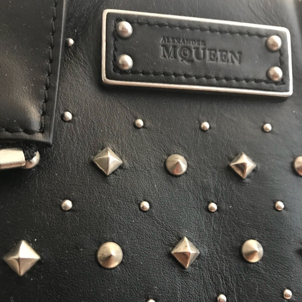 STUDDED ALEXANDER MCQUEEN CROSSBODY HANDBAG!!!!
